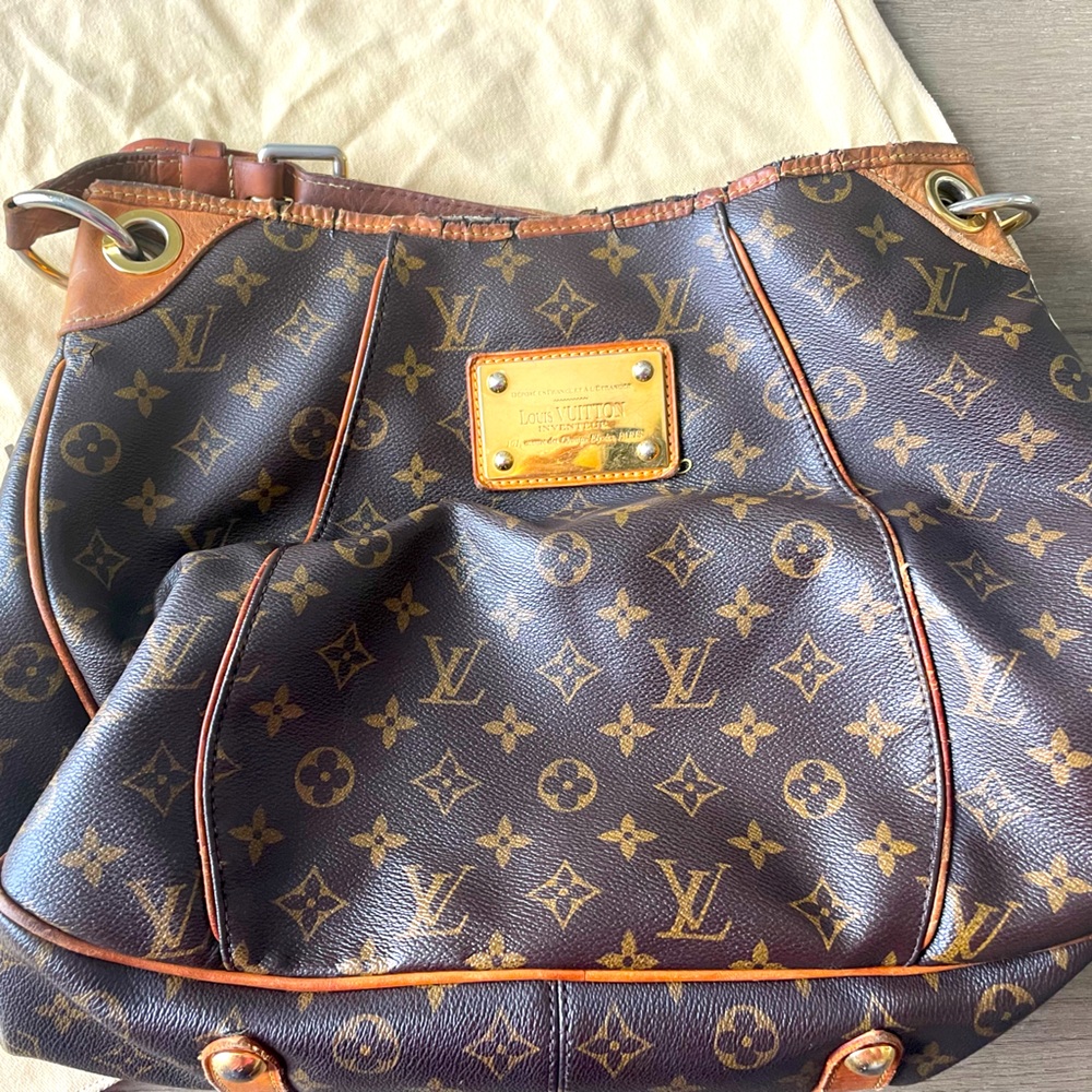 Louis Vuitton discontinued galliera GM authentic. Very loved, needs some TLC.